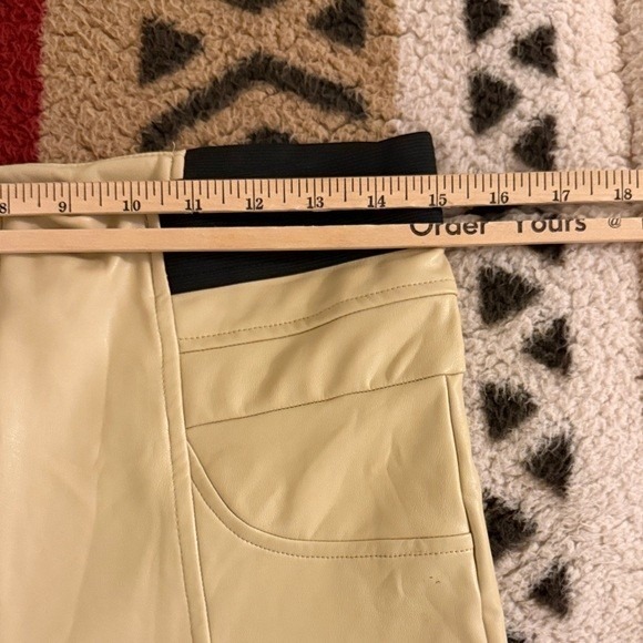 Guess Beige Faux Leather Pants Elastic Waist Full Length Women's Size L - Picture 6 of 7